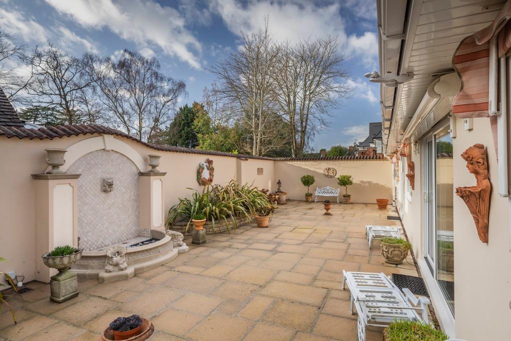 3 Bedroom Chalet Canford Cliffs Road, Canford Cliffs